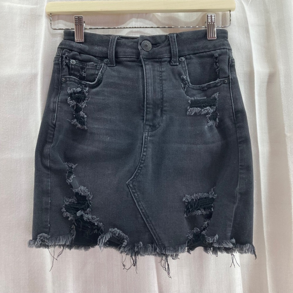 American Eagle Black Denim Skirt Distressed Mini Frayed Hem Women's Size 2‎